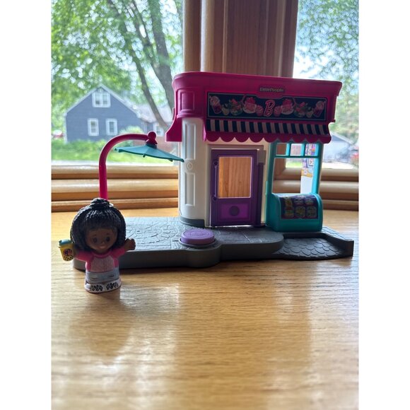 Fisher Price Little People Barbie City Adventures Cafe Playset - Picture 1 of 7